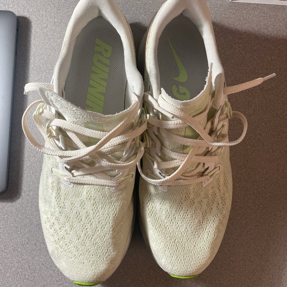 Nike Running Shoes - Picture 2 of 3